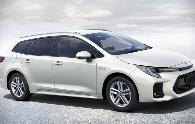 Suzuki Swace vừa trình làng, thiết kế 'ăn theo' Toyota Corolla